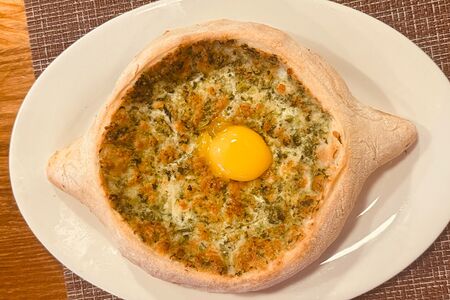 Хачапури по-аджарски со шпинатом 