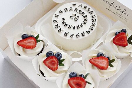 Набор Бенто-торт и 5 капкейков ляяяяя с вашим возрастом 