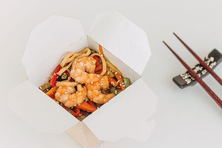 Wok с креветками