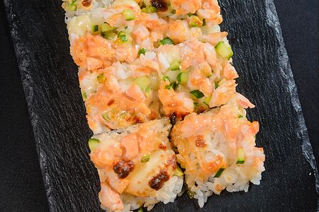 Ролл острый запеченный Суши-пицца 