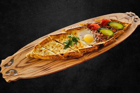 Пиде Кушбашылы с сыром и яйцом