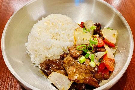 Говядина Хэйджоу с рисом