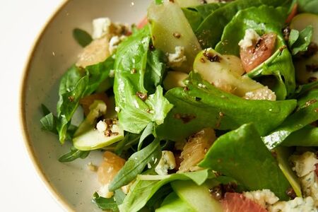 Салат с цитрусами и сыром моцарелла