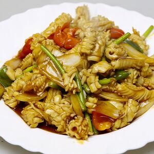 Жареный кальмар с овощами