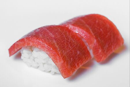 Суши с тунцом Toro