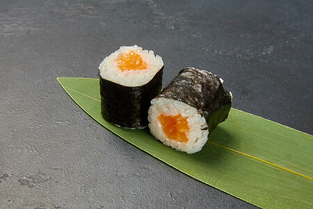 Маки с лососем