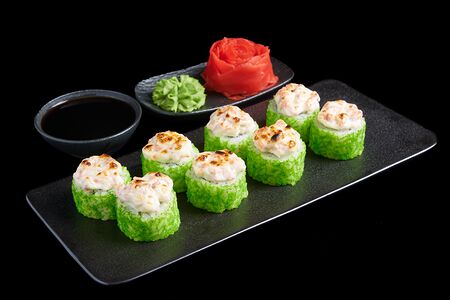 Ролл запечённый с лососем и креветкой