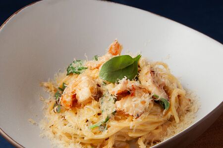 Паста с креветками в соусе биск