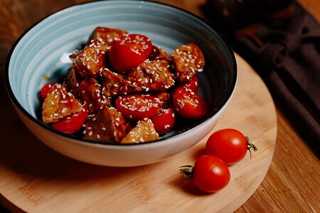 Салат с хрустящими баклажанами