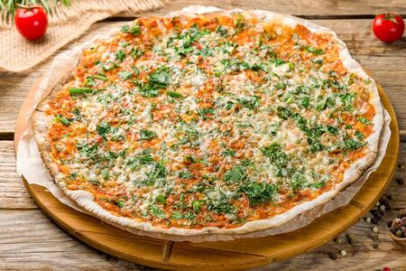 Ламаджо с сыром и зеленью