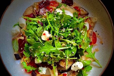 Салат с хрустящими баклажанами