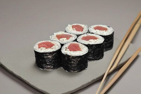 Маки с тунцом