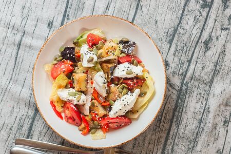 Салат с хрустящими баклажанами