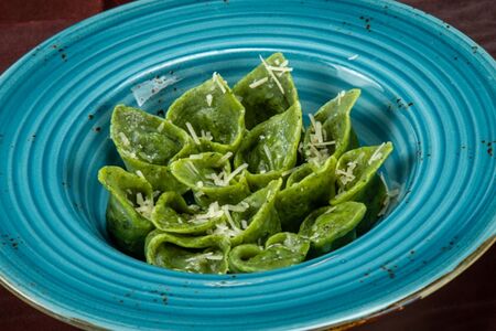 Равиоли домашние со шпинатом и сыром пармезан