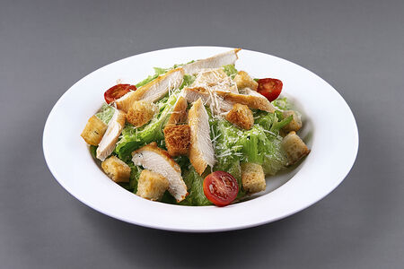 Салат Цезарь с курицей