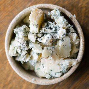 Сыр с голубой плесенью дорблю