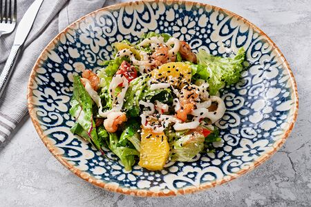 Салат с морепродуктами и апельсином