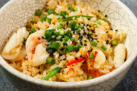 Жареный рис с морепродуктами 