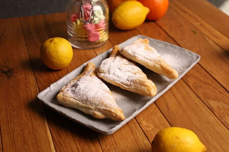 Слойка с вишней 75 гр