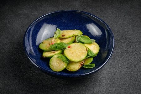 Цукини с перцем чили