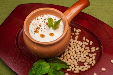 Мацони с кедровыми орешками