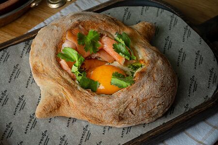 Батумская лодочка со слабосоленой форелью