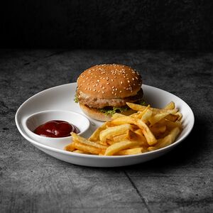 Детский бургер с куриной котлетой и картофелем фри