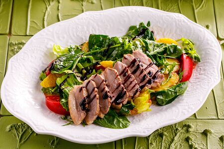 Салат с уткой и апельсинами