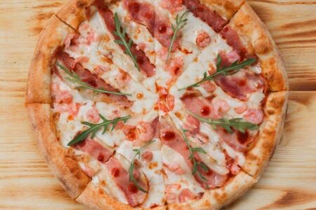 Пицца с креветками и беконом S