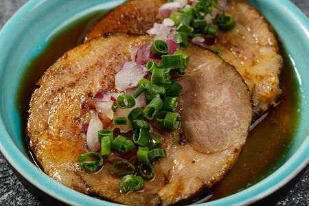 Томлёная свинина в соусе сёю каеши