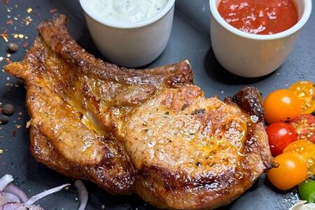 Корейка на кости жареная