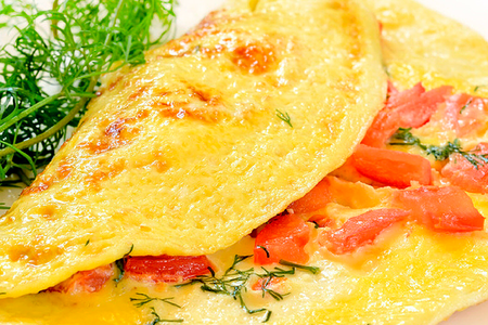 Омлет с помидорами