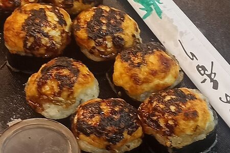 Запечённый ролл с курицей и ананасами