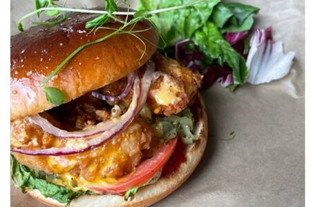 Бургер с куриными стрипсами