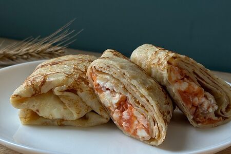 Блинчики с творожным сыром и семгой