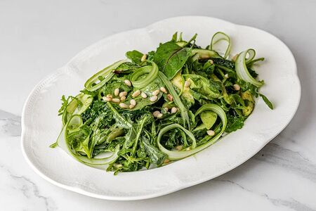 Большой зеленый салат