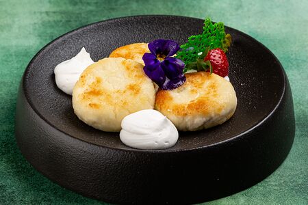 Сырники со сметаной