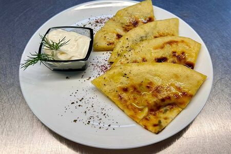 Хычин с сыром и зеленью