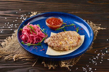 Конверт из свинины с сыром и помидорами