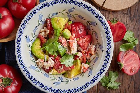 Салат с крабом и авокадо