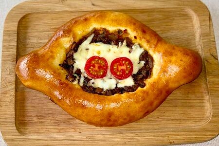 Хачапури по-аджарски с мясом