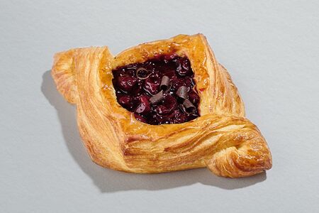 Даниш с пряной вишней из пекарни Футура