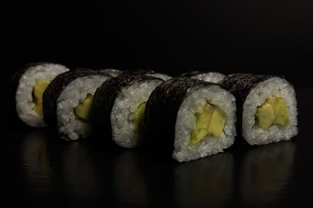 Ролл с авокадо