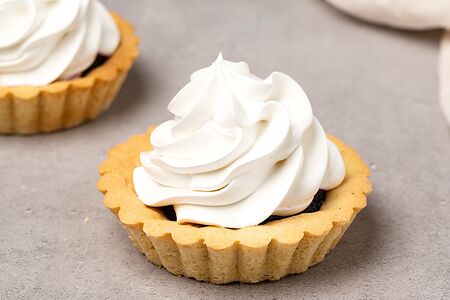 Корзиночка с белковым кремом