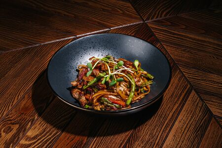 Удон с говядиной 