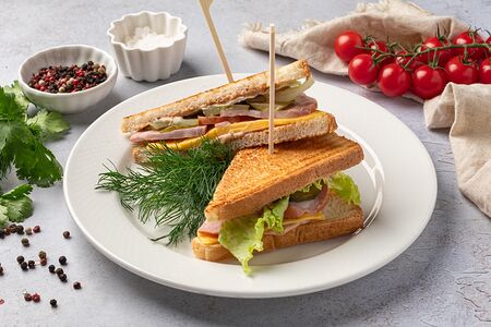 Сэндвич с ветчиной