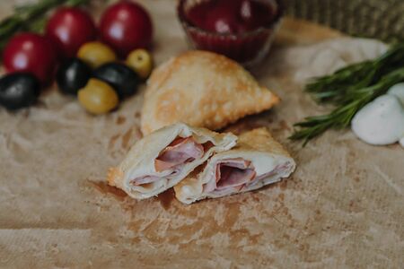 Мини-чебуречки с ветчиной и моцареллой 