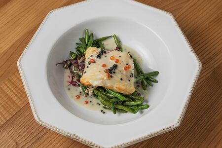 Судак с зеленой фасолью