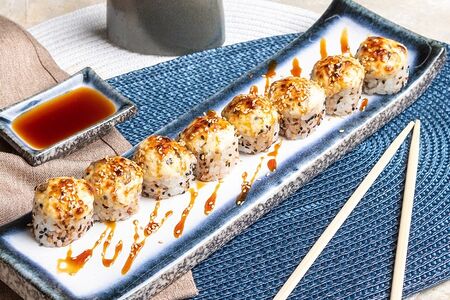 Запеченный ролл с угрем