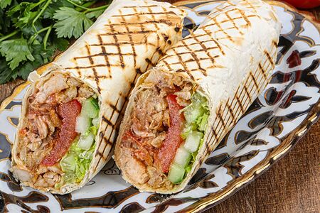 Шаурма в обычном лаваше с курицей